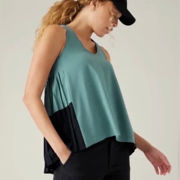 Athleta Tops - ATHLETA Swing Forward Pleated Tank Size Medium NWOT